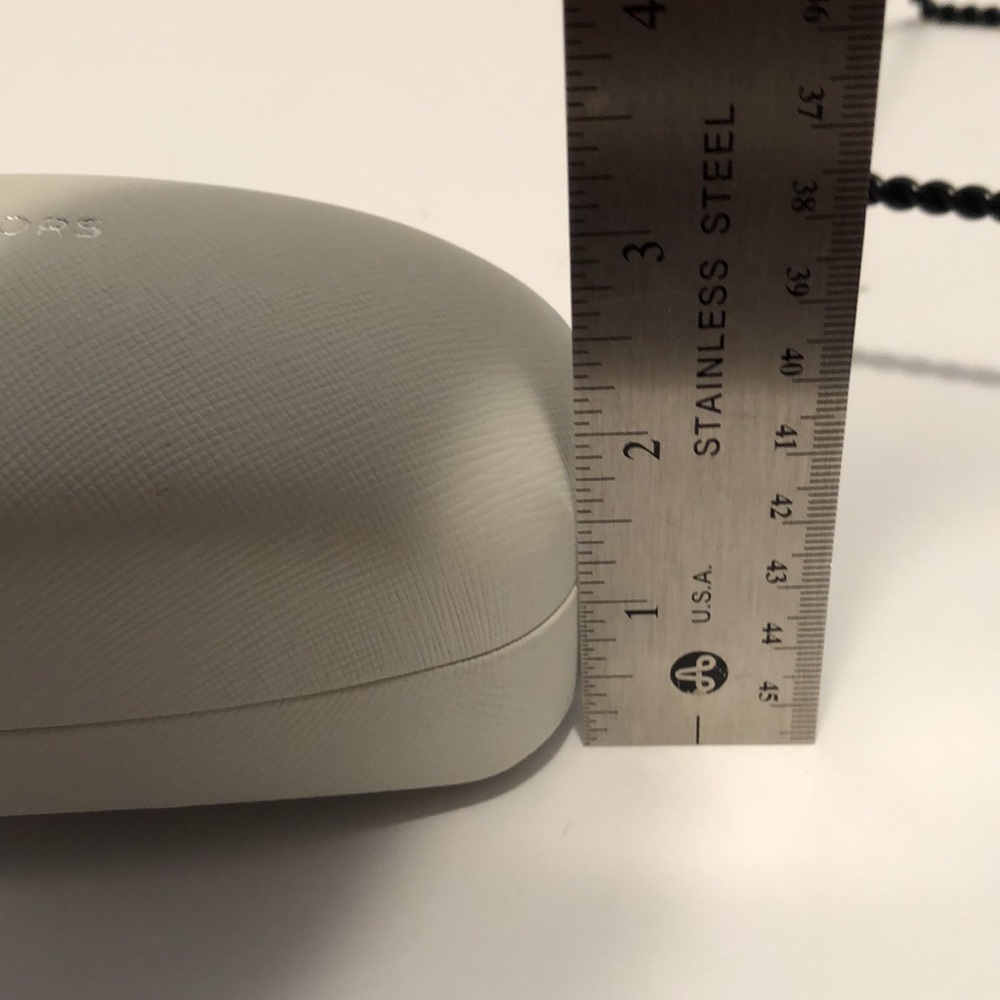 Michael Kors white hard shell sunglasses case - Picture 9 of 9